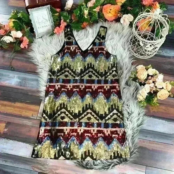 EVERLY Sequin Aztec V-Neck Mini Shift Dress - Picture 1 of 10